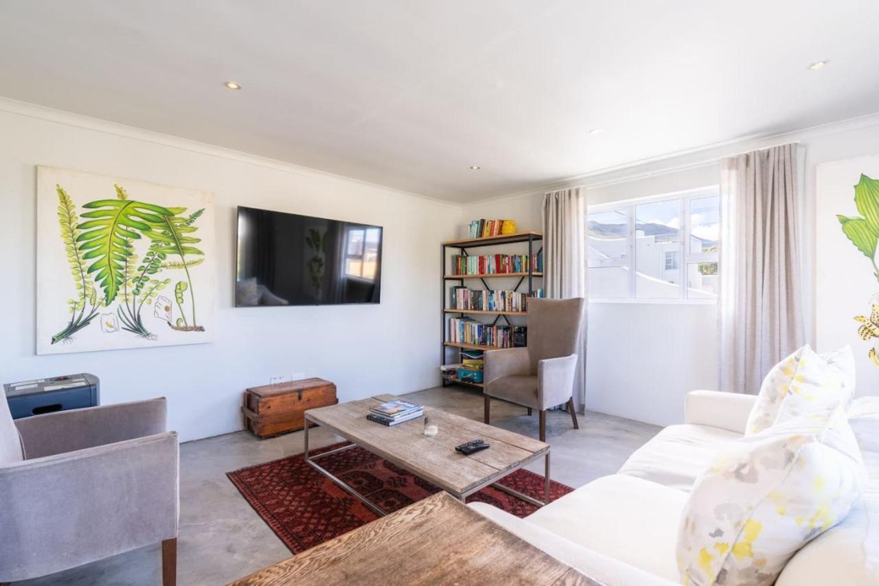 Ferienhaus Coastal Elegant 4 Bedroom Hermanus